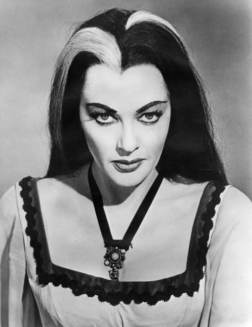 retrowunderland:  Vintage Vamp…Yvonne De Carlo, aka Lily Munster Before becoming a beloved 1960’s sitcom character, Yvonne De Carlo was a sultry 1940’s pin-up star…and she was fierce! 