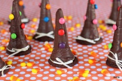 gastrogirl:  chocolate witch’s hats. 