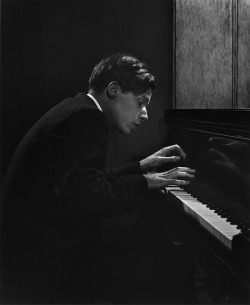 gnossienne: wonderfulambiguity:  “I believe in God — Bach’s God.”  Glenn Gould (photo by Yousuf Karsh, 1957)  