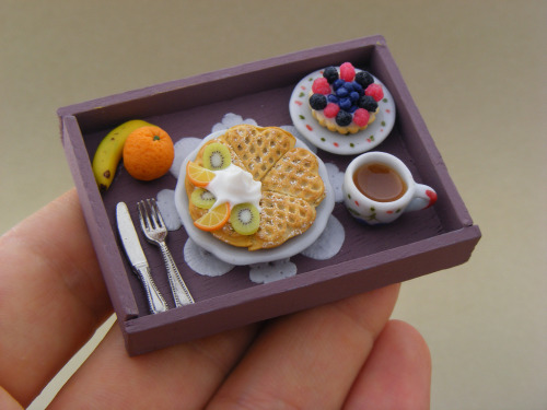 thelushfiles:ruineshumaines:Miniature Food Sculptures by Shay Aaron.#at first i was like omg delicio