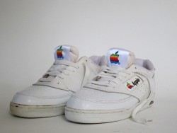 xxlord:  alosalt:  rare Apple sneakers given