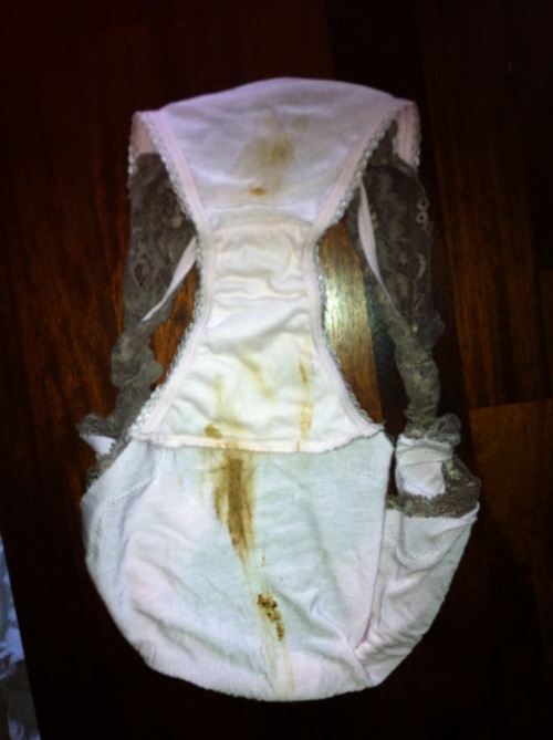 Tara (Tara555@hotmail.co.uk) submitted this very dirty pair. Seems she had a little accident…