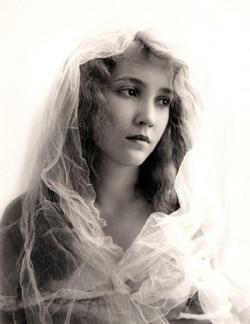 onenearperfectthing:  Bessie Love