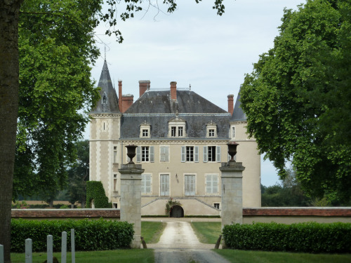 allthingseurope:Château de Clavieres, France (by wally52)