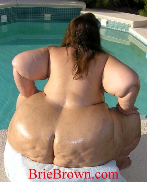 ssbbw-bbw:  BrieBrown SSBBW :)  adult photos