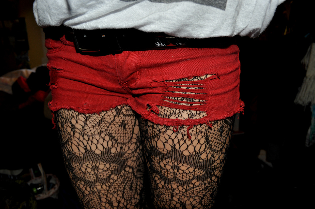 sleep-with-s1rens:  I’m obsessed with these tights &lt;3 