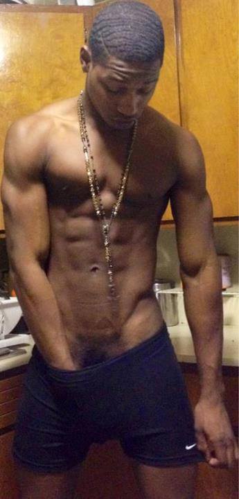 ciberbrat:  Oh my Lawd. More sexy chocolate!