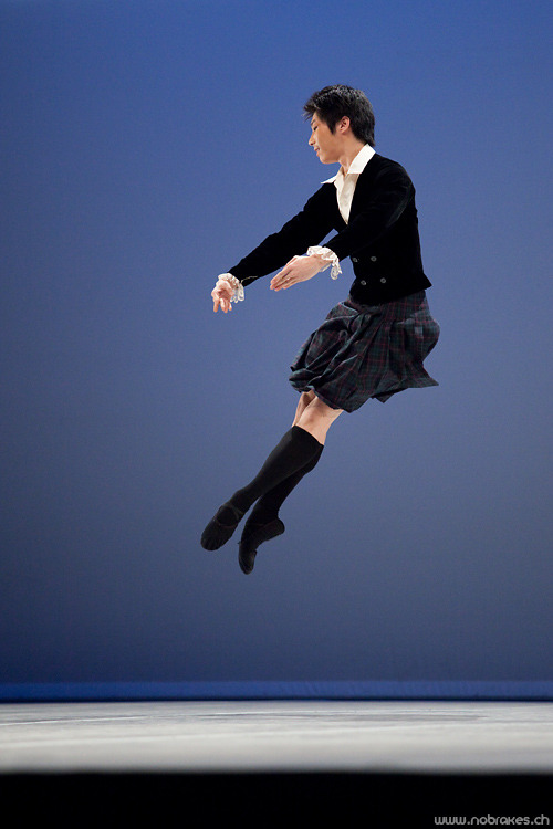 vaganovaboy: thedailyballet: Yinan Wang in a variation from La Sylphide at the Prix de Lausanne 2010