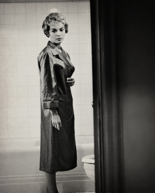 completelyunproductive-deactiva: Janet Leigh in Alfred Hitchcock’s “Psycho.” (1960)