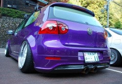 r32speed:  2008 R32 Mk5 Custom Purple - got to be the same car?