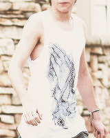 hhoran:  little niall things↳ tanktops 