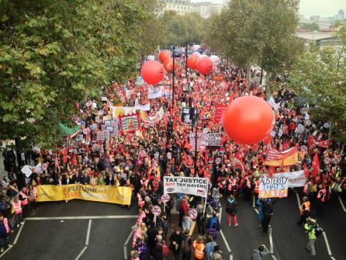 Jess Hurd ‏@jesshurdphoto
#RMT on the march - A Future That Works demo pic #Oct2O pic.twitter.com/P70STY3q