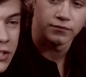 tornbetweenzianourry:  narry; One Direction Freshly Squeezed Interview [x]  