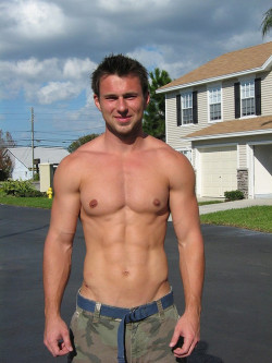 dan93rous:  dan93rous.tumblr.com  hot frat boy, i&rsquo;d love to shoot my load on that fit smooth bod.