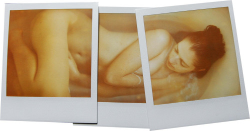 devidsketchbook:POLAROID COLLAGES BY HANA DAVIESI love the idea behind this set by photographer Hana