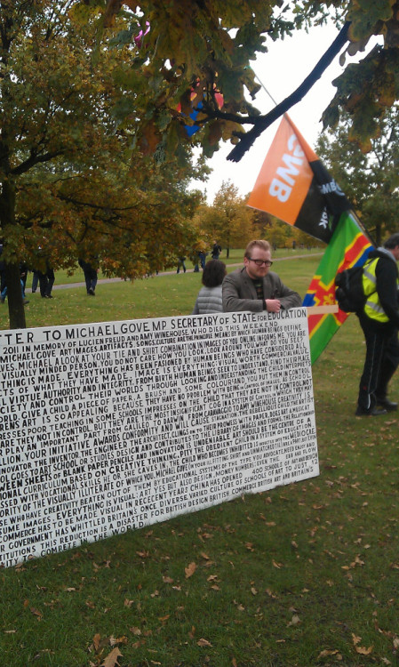 @MAKETHEMARCH We made it to Hyde Park. Phew. Next time @BobandRoberta can we try balsa!