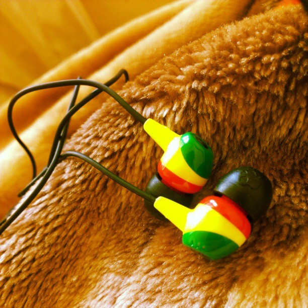 ghatbull:  Skullcandy Rasta earbuds. :D #rasta #earbuds #music  #skullcandy