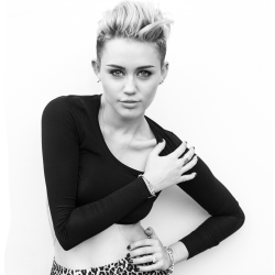 kendall-cyrus:  Miley Cyrus & Kendall