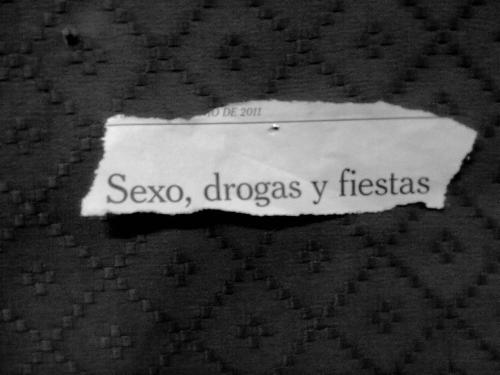 meimportaunpicoyweas:  sonreir-no-cuesta-nada:  perfección..  que pervers ;$ XD 