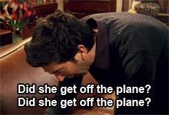 you-must-be-a-weasley:  reginaa-phalange: “I got off the plane.”    I just love this episode