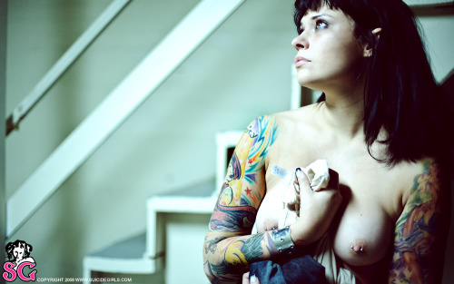 beautifulgirlsmakemesuicidal:  JoLeigh Suicide 