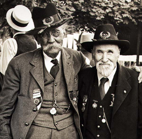 georgy-konstantinovich-zhukov:thecivilwarparlor:Gettysburg Reunion 1938-75th Anniversary of the Batt