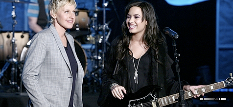 demi-fatos:   Quando Demi tinha 16 anos e foi no The Ellen DeGeneres Show, Ellen