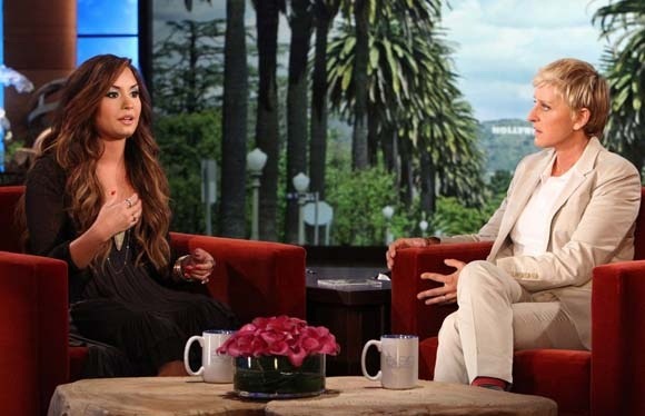 demi-fatos:   Quando Demi tinha 16 anos e foi no The Ellen DeGeneres Show, Ellen