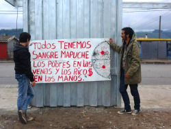 mysassylittleworld:  No sé si tengo sangre Mapuche en las venas, pero siempre lo digo, me enorgullecería enormemente tenerla. Foto que totalmente robe de un facebook, fue de un acto cultural (al que no pude asistir) el día de hoy 20/10/12 en la