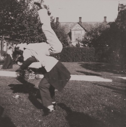 fuckyeahhistorycrushes:lostsplendor:Tsar Nicholas II and Companions, Clowning (via Retrona