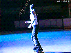  Lavigne skating! 
