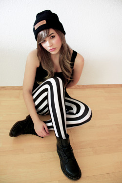 xthecoldfrontx:  http://blackmilkclothing.com/collections/leggings/products/beetlejuice-leggings