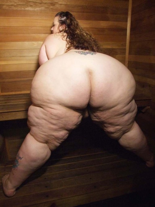 freak-for-ssbbw: extra-bbw:  I would bury my whole face deep as possible in her big ass