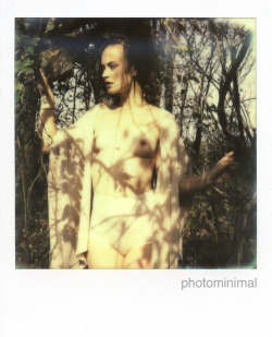 photominimal:  Outtake. With Leboomnoir: Nashville / Polaroid 690 / Impossible PX 680  voll schön