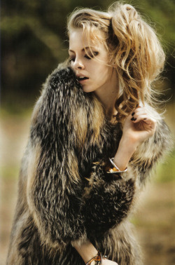 sexyqueen:  (2) Skye Stracke in Marie Claire Italy 
