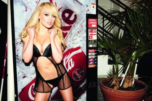 ahintofboob:  Jorgie Porter