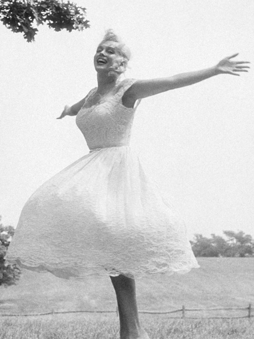 Marilyn Monroe photographed by Sam Shaw, 1957.  