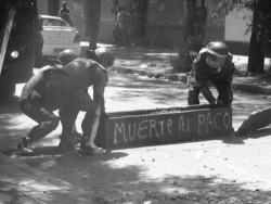 De-Boca-Cerrada-No-Salen-Moscas