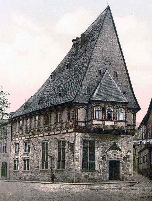 booksnbuildings:The Brusttuch, Goslar (Germany). Photo ca. 1890-1900+