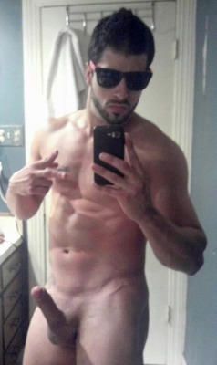 hot-naked-male-self-pics:  Beefy, bearded,