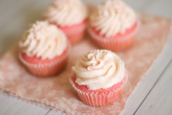 gastrogirl:  pink velvet cupcakes for breast
