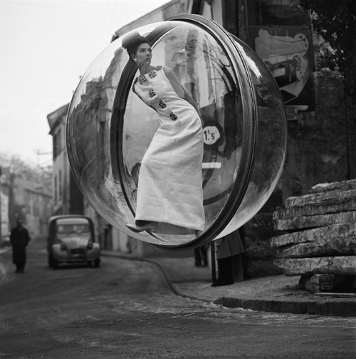 photojojo:  In 1963, Melvin Sokolsky shot these iconic images for Harper’s Bazaar “Bubble” Spring Collection. Surreal, no? Dreamy Photos of Women Floating Over Paris via Minimum Exposition