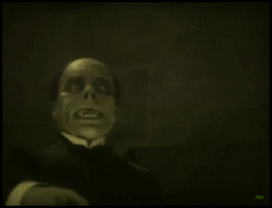  Lon Chaney Terrifies Mary Philbin - “The Phantom Of The Opera” (1925) 