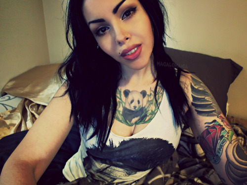 soyouthinkyoucanfuck:  magalomania:  Pillow princess.  Mmmmm