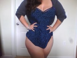 missellaandrews:  For the follower who asked for a picture of my body shape. Here you go.