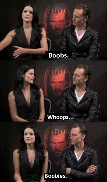 watchthebatch:thesubway4life:Caught ya Tom! :DOmgI actually loled on this one