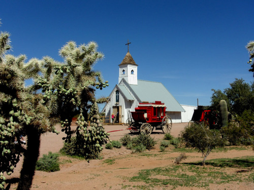 (via blues skies of arizona, a photo from Arizona, West | TrekEarth) Apache Junction, Arizona, USA