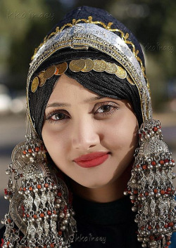 sheworewhitesatin:  A bride frome Yemen -