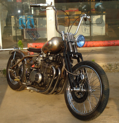 hotshoecustoms:Hotshoe Customs KZ750 Bobber, I can build you one too!!I started by making a super st