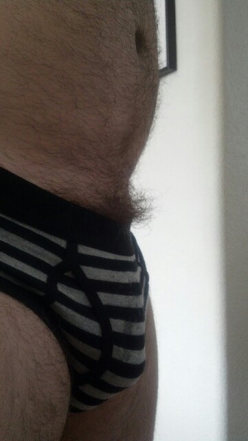 fortheloveofhairy:  Fuzzy man friend   Want to sniff that bulge.